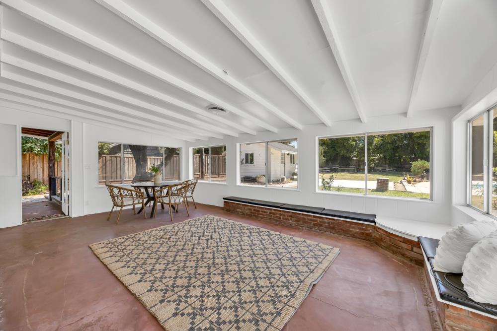 2710 Creekside Lane