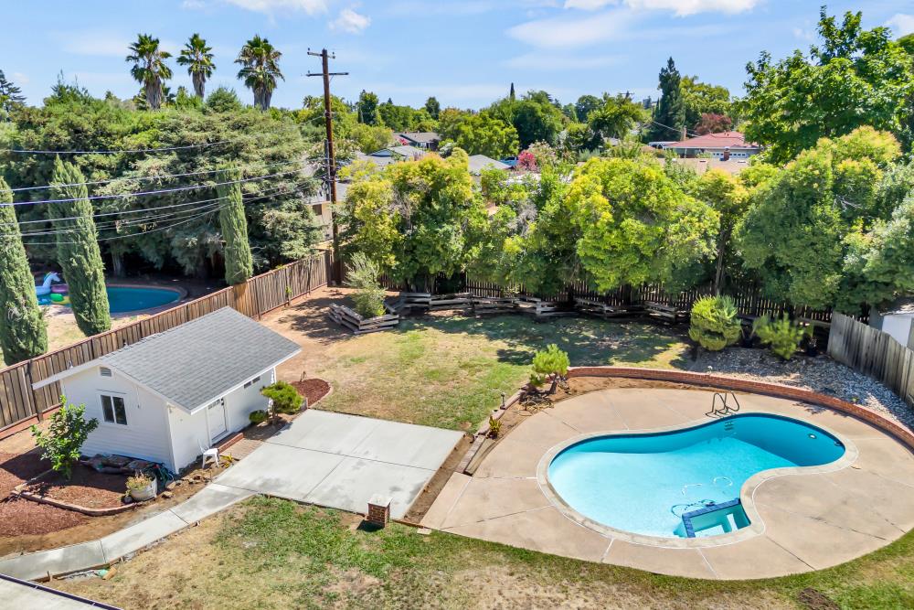 2710 Creekside Lane