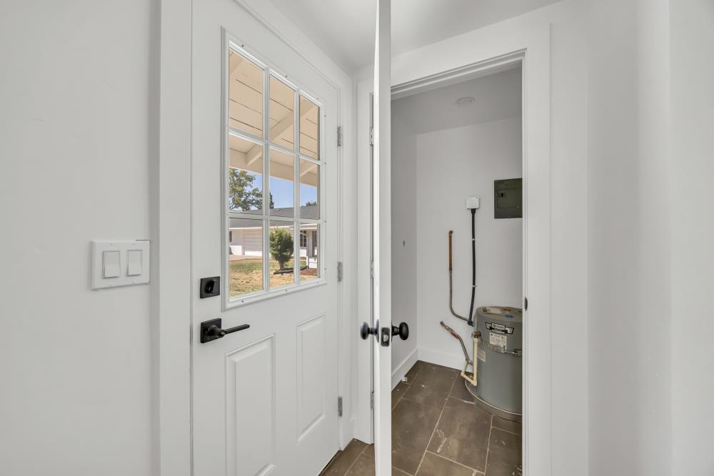 2710 Creekside Lane