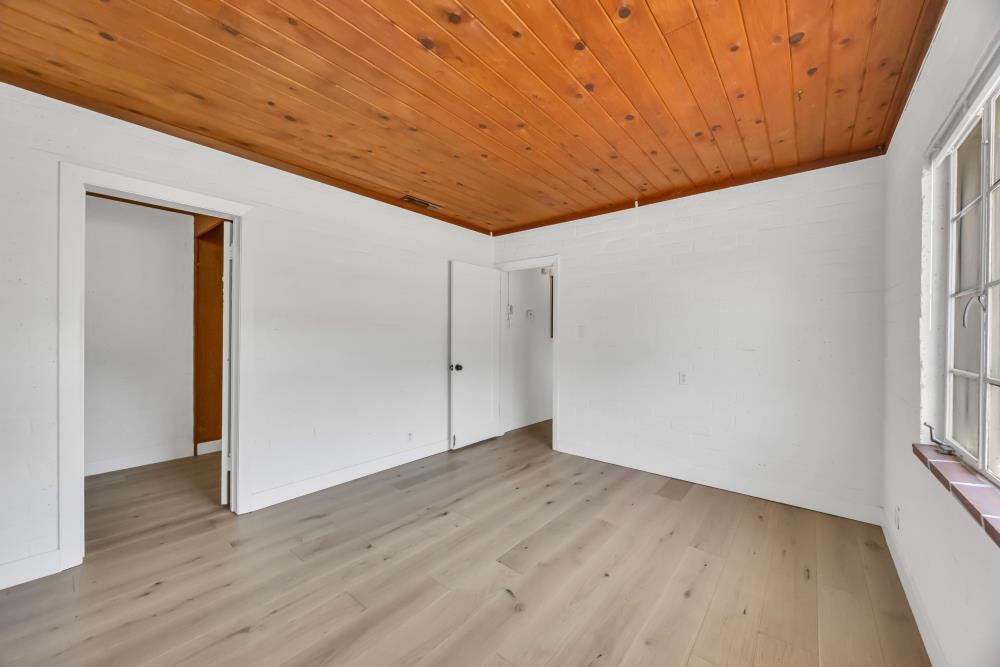 2710 Creekside Lane