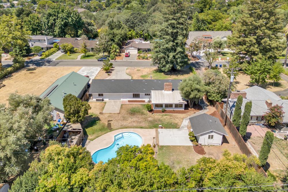 2710 Creekside Lane