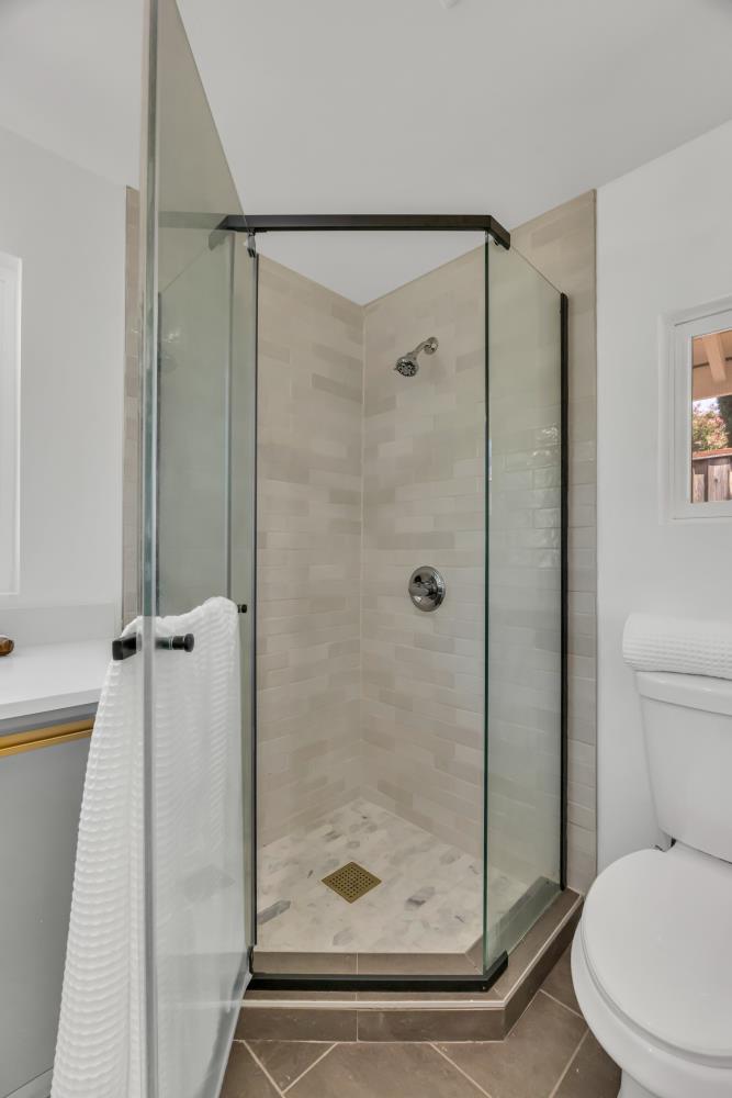 2710 Creekside Lane