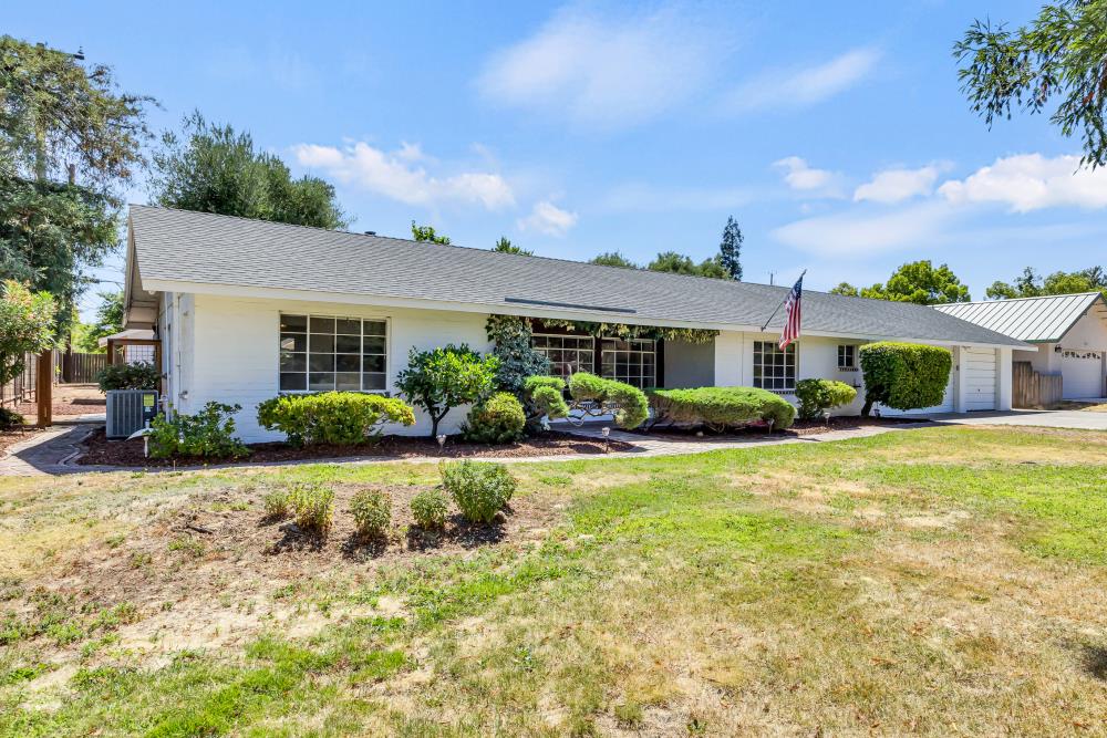 2710 Creekside Lane