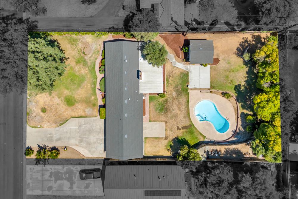 2710 Creekside Lane