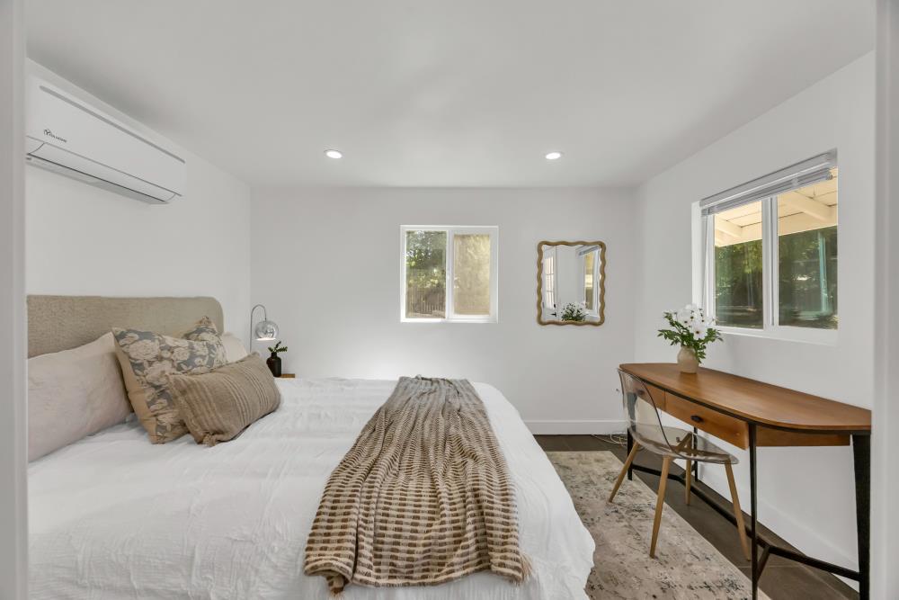 2710 Creekside Lane