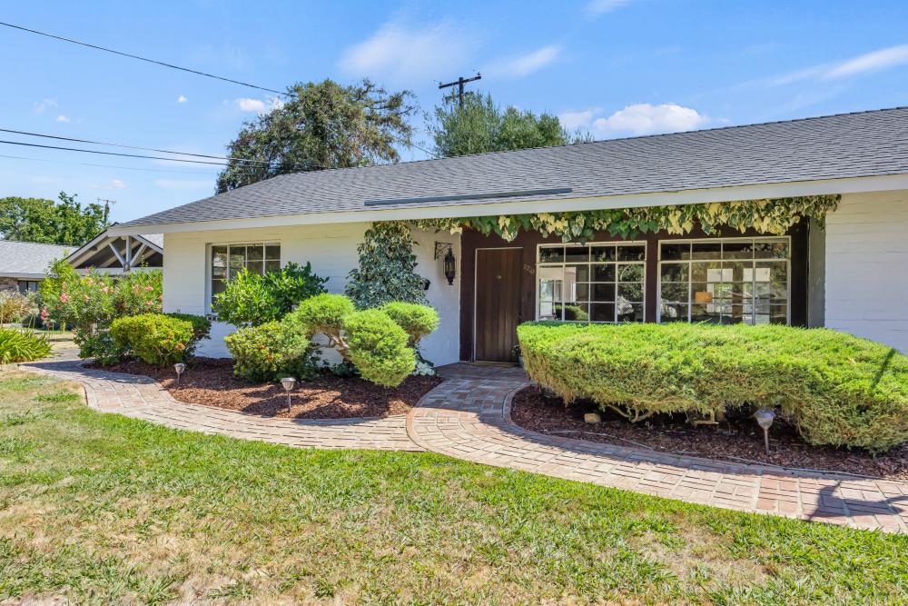 2710 Creekside Lane