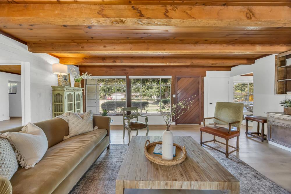 2710 Creekside Lane