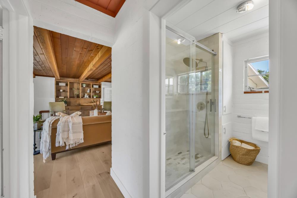 2710 Creekside Lane