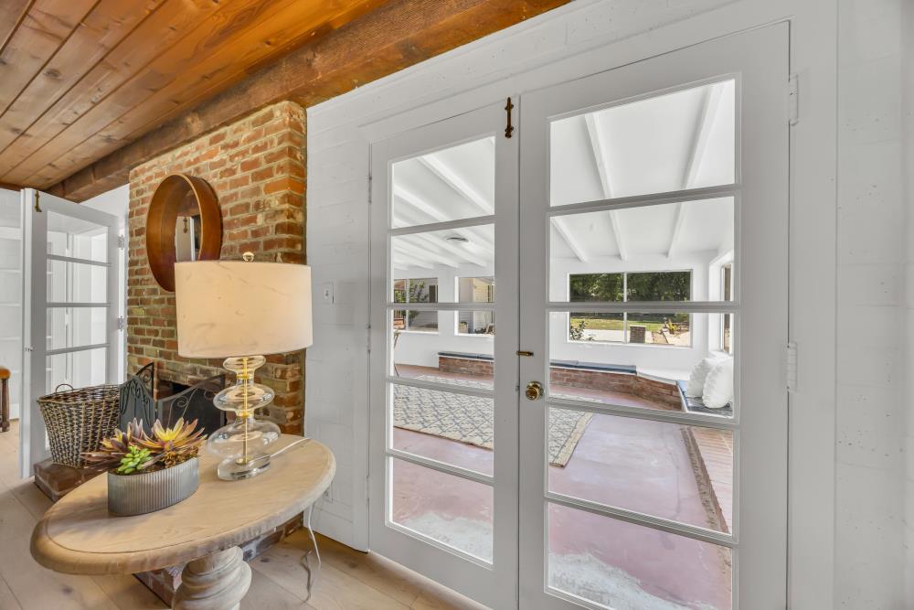 2710 Creekside Lane