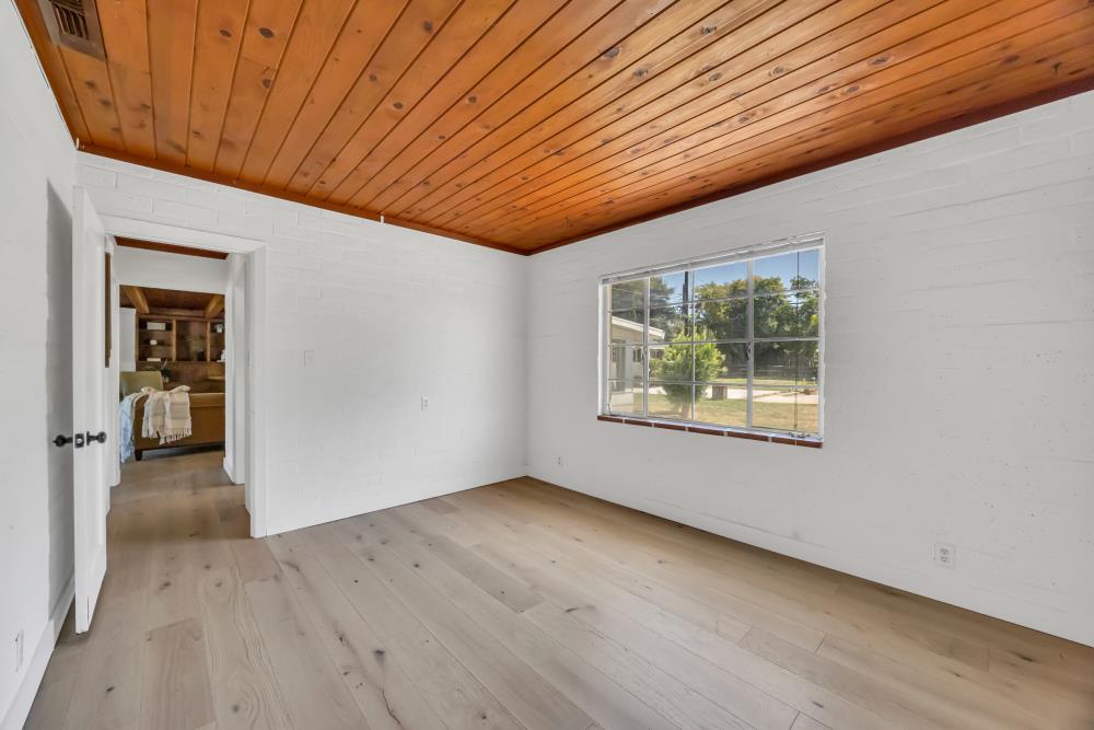 2710 Creekside Lane
