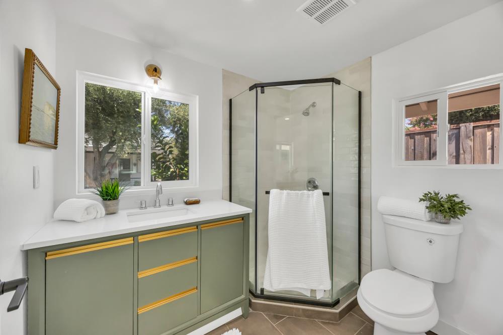 2710 Creekside Lane