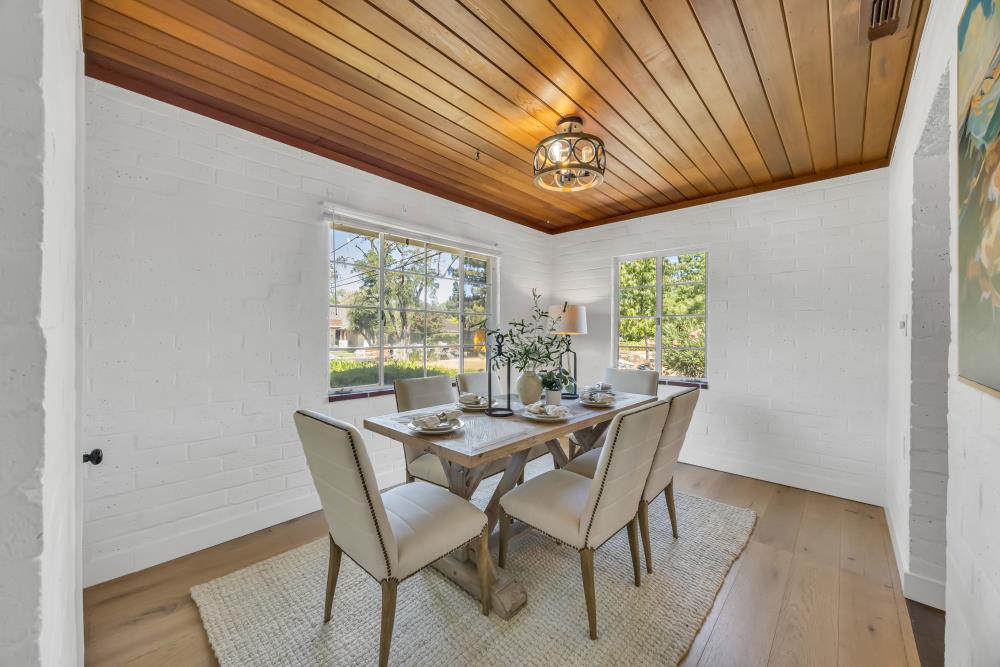 2710 Creekside Lane