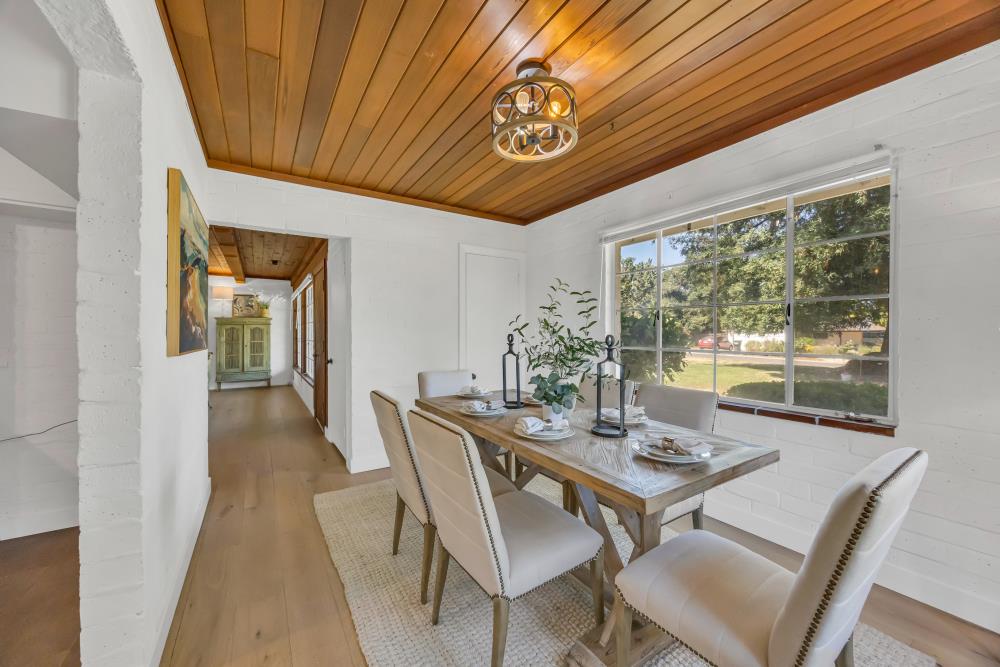2710 Creekside Lane