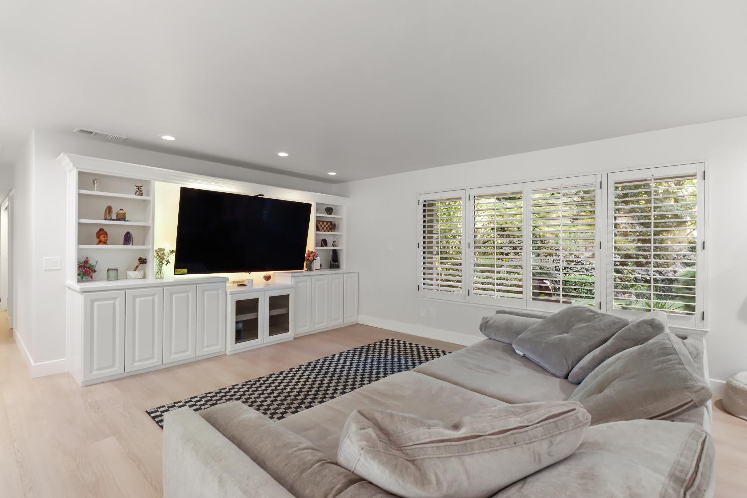 3418 Clemens Way