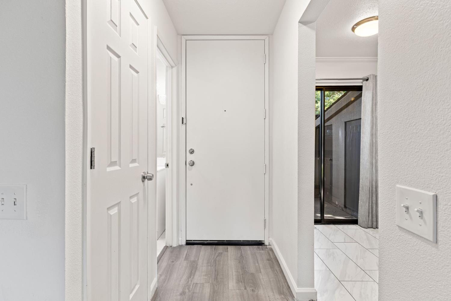 899 E Woodside Lane 3