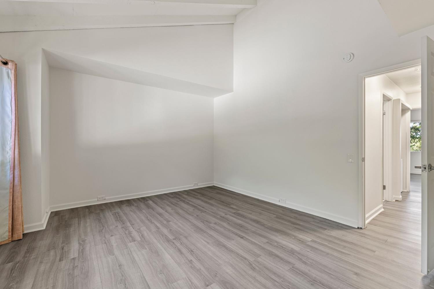 899 E Woodside Lane 3