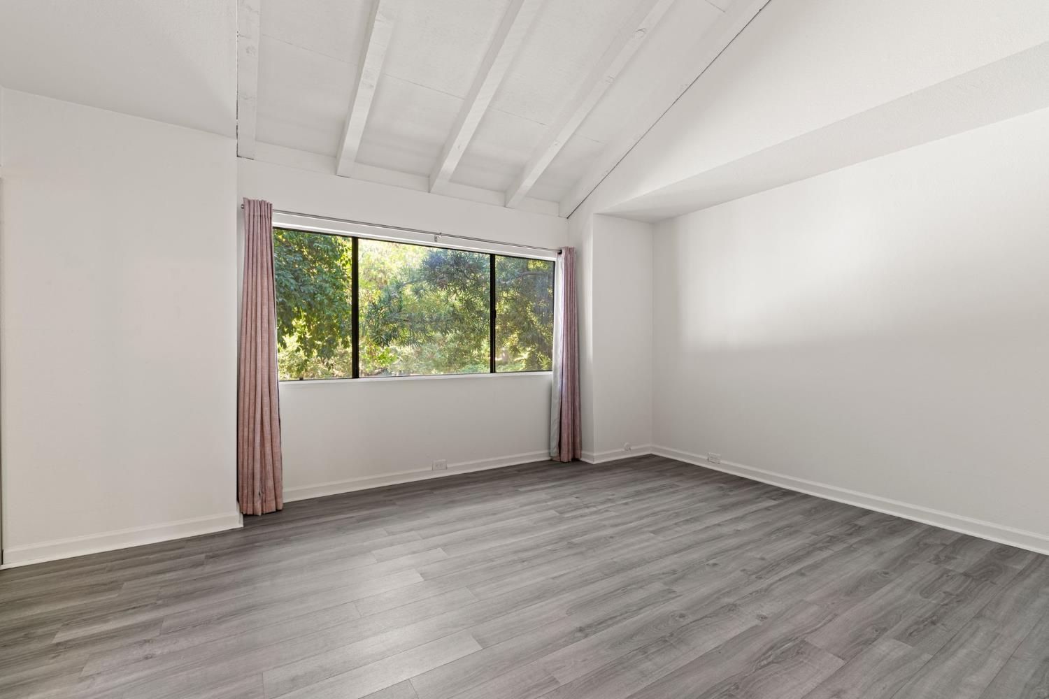 899 E Woodside Lane 3