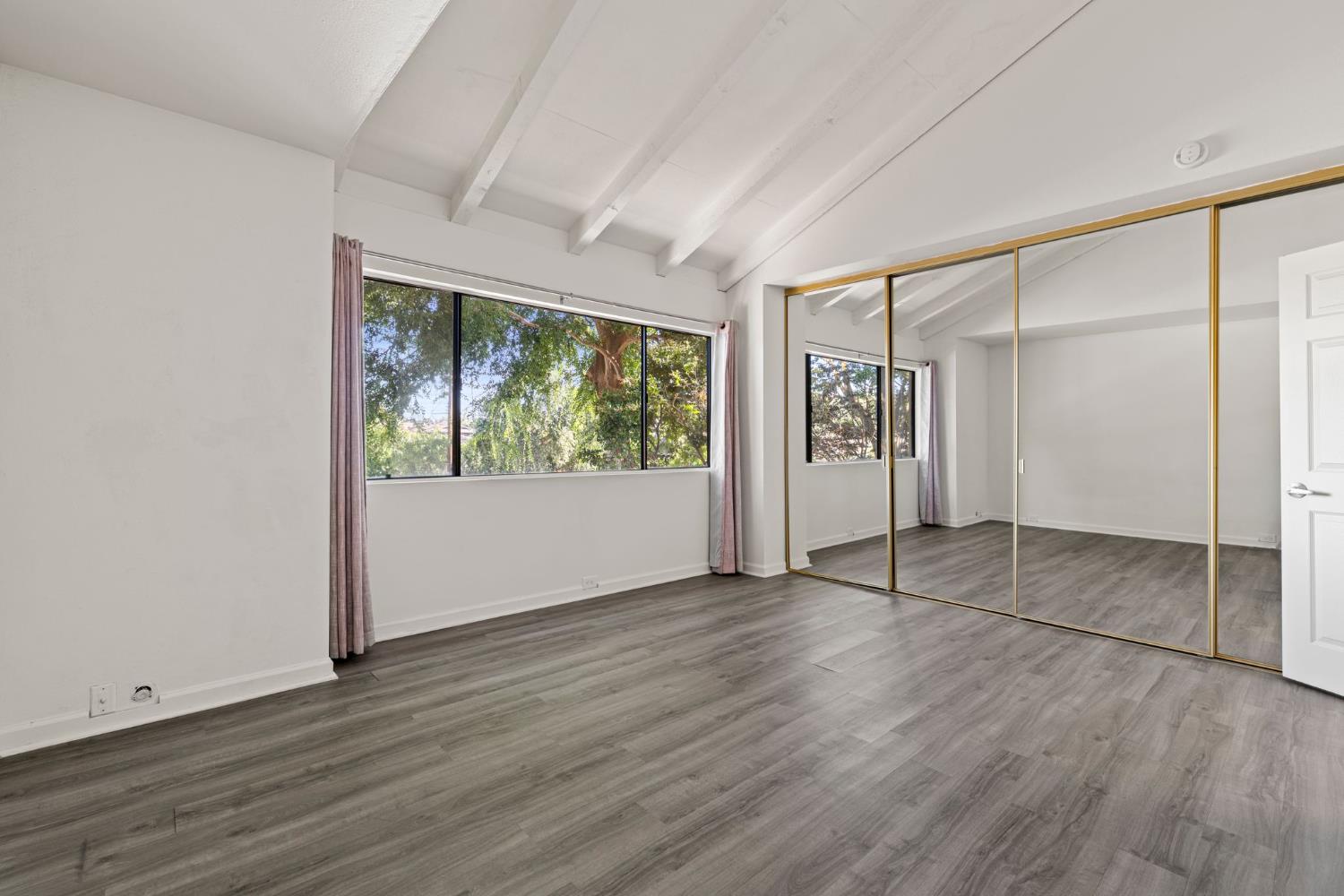 899 E Woodside Lane 3