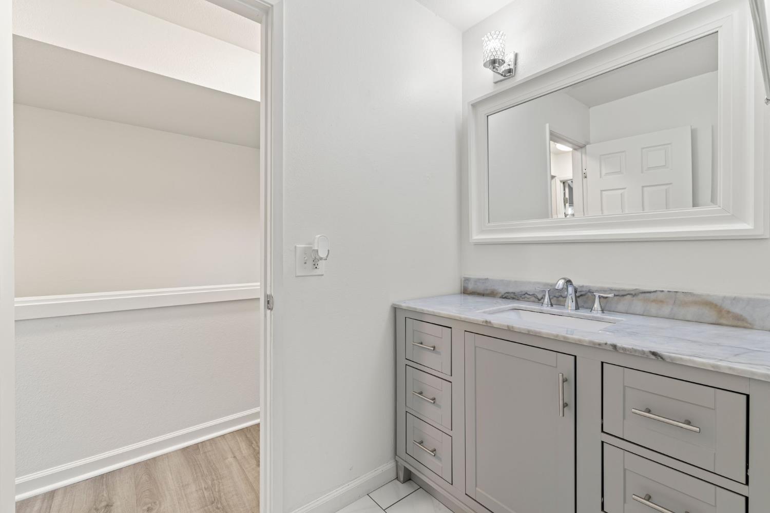 899 E Woodside Lane 3