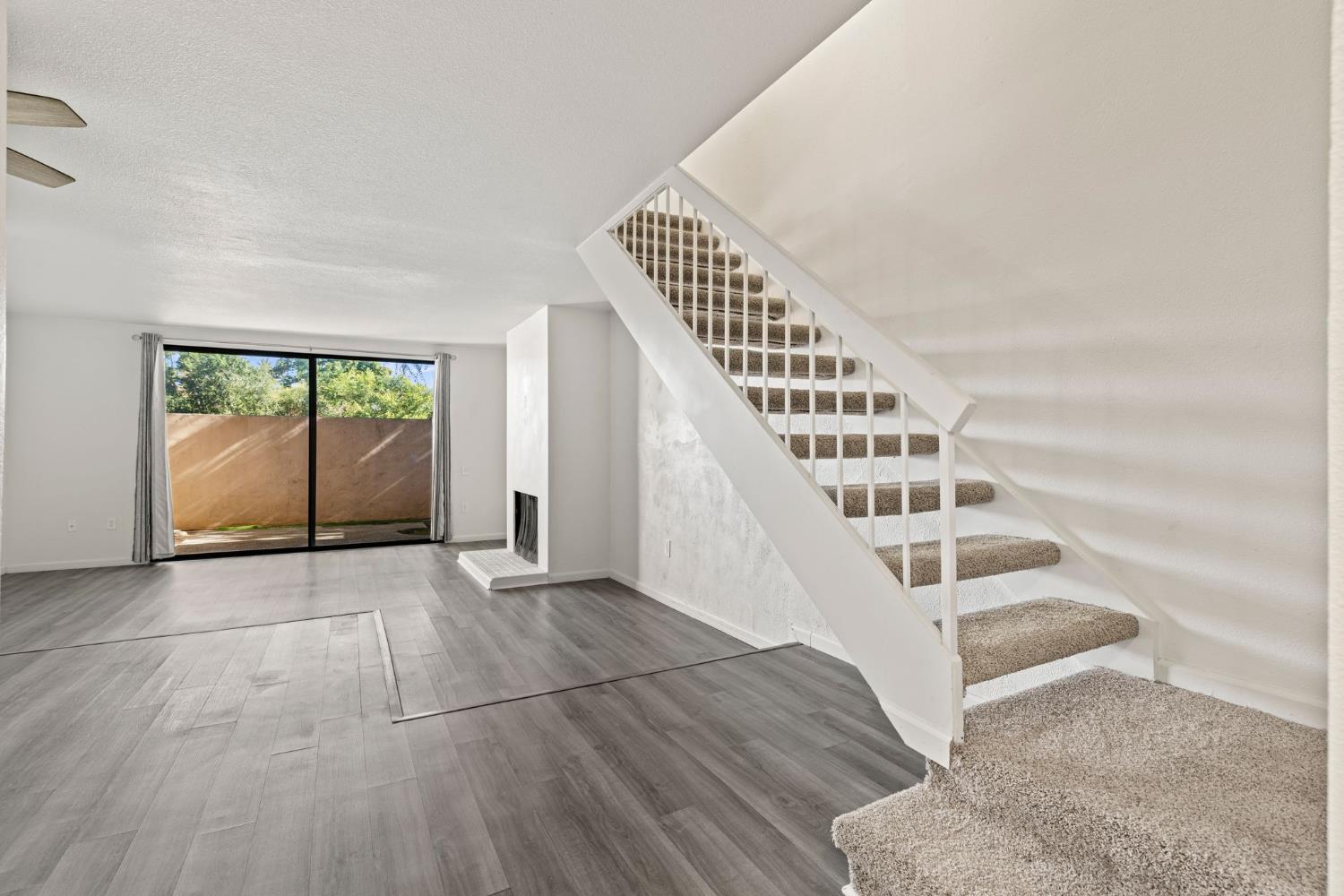 899 E Woodside Lane 3