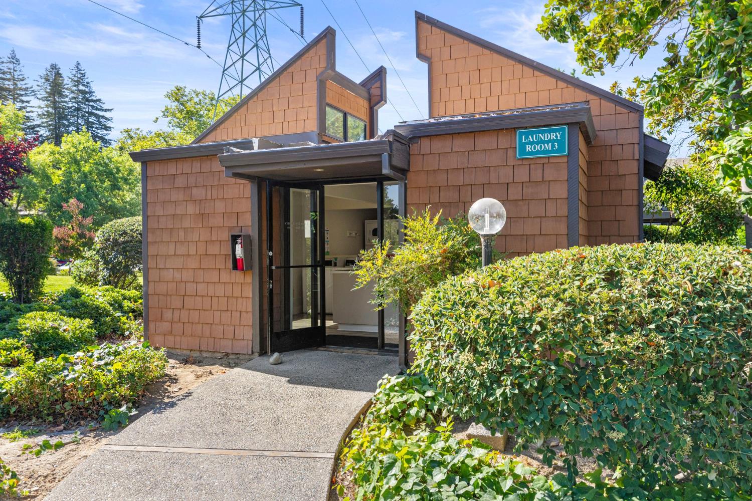 899 E Woodside Lane 3