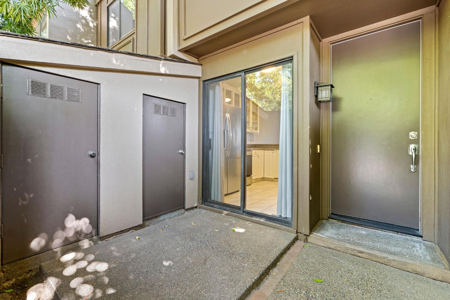 899 E Woodside Lane 3