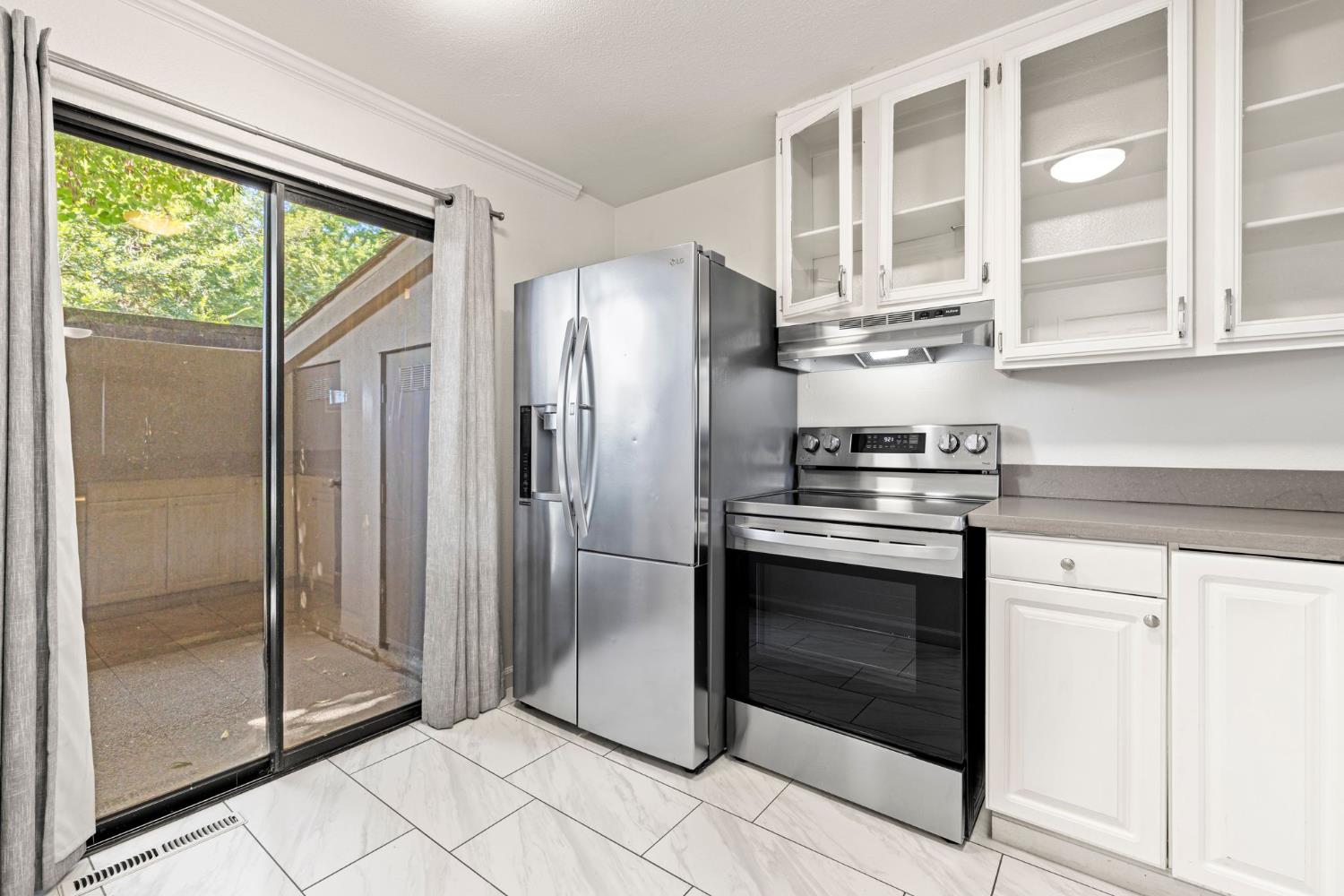 899 E Woodside Lane 3