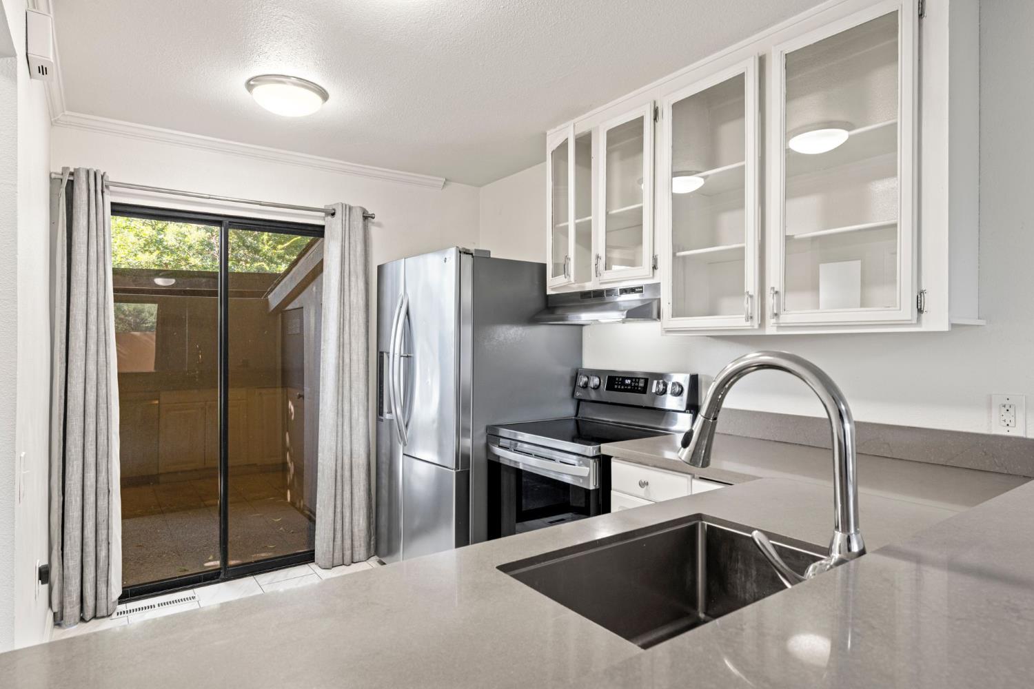 899 E Woodside Lane 3