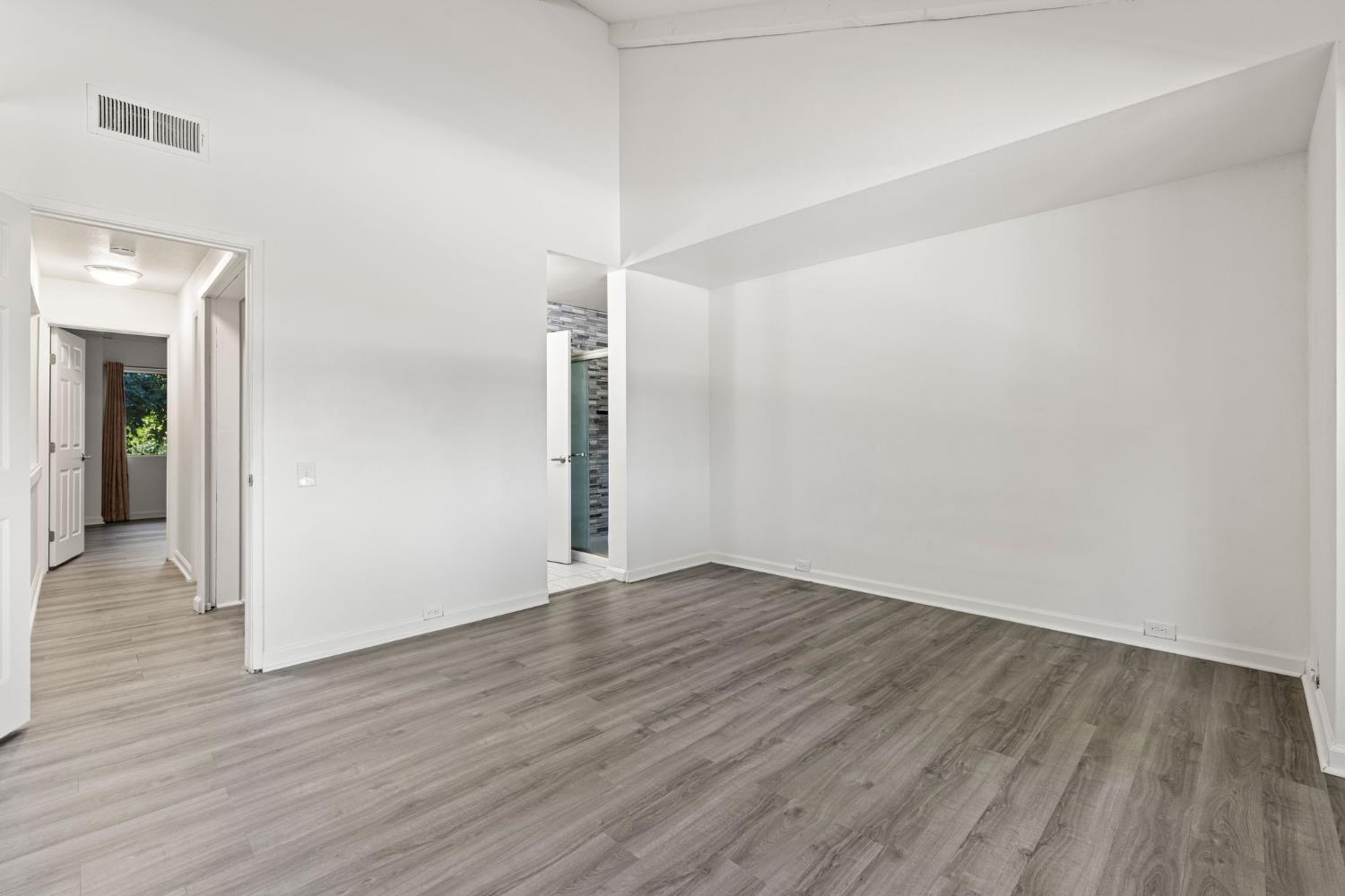 899 E Woodside Lane 3
