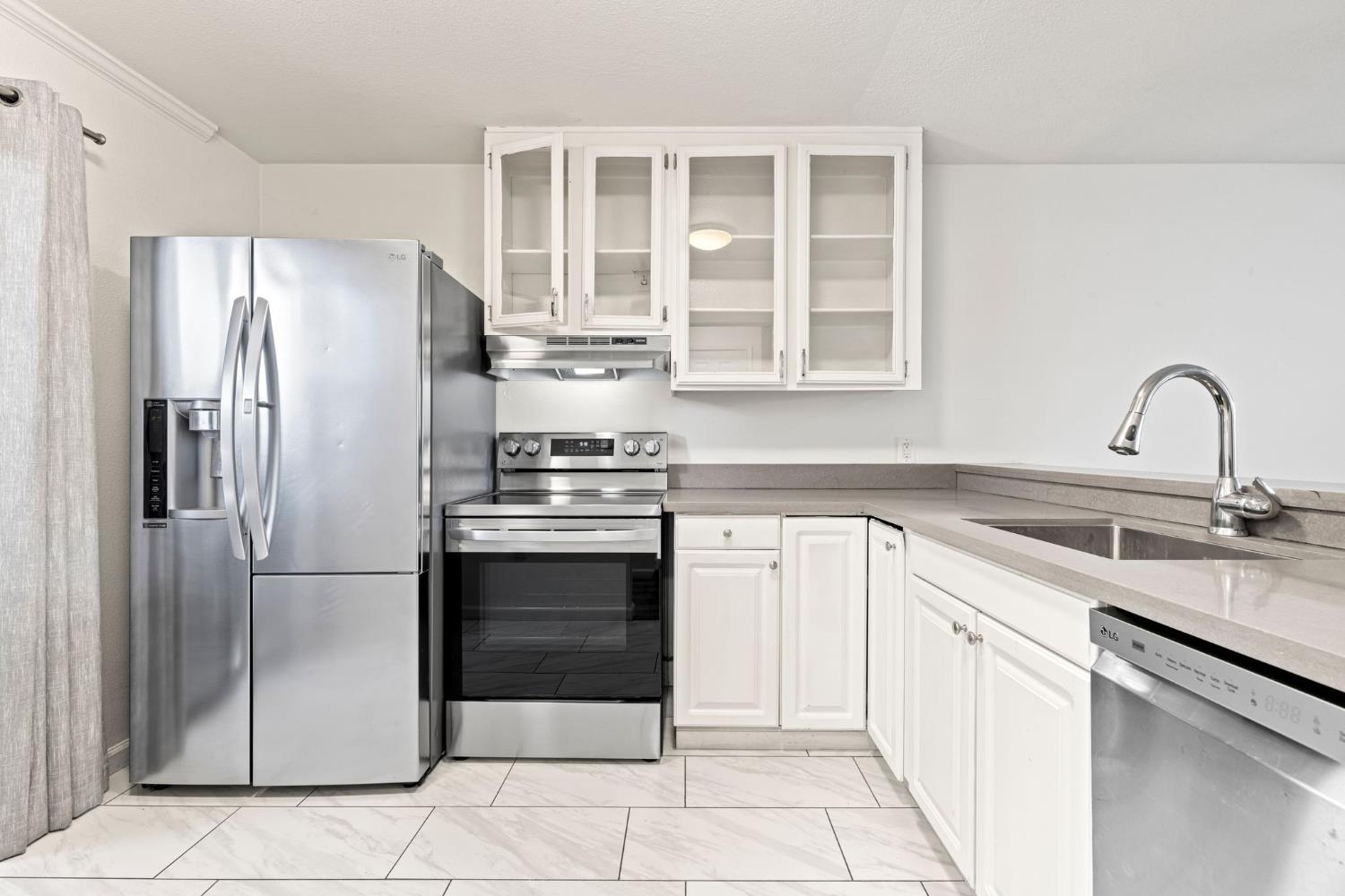 899 E Woodside Lane 3