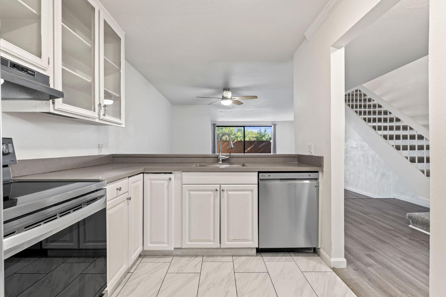 899 E Woodside Lane 3