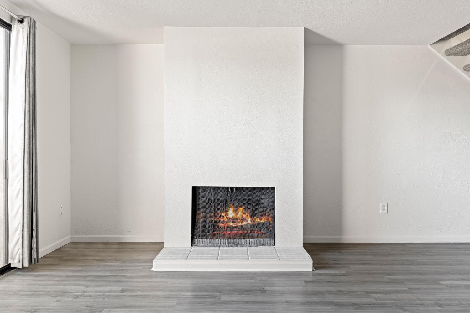 899 E Woodside Lane 3