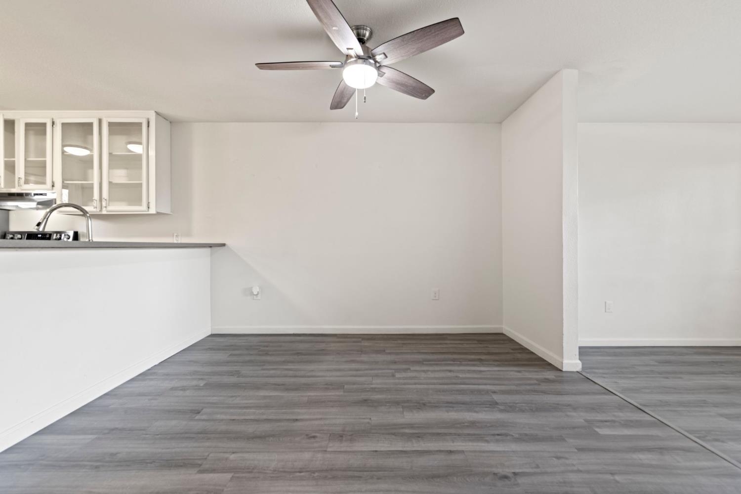899 E Woodside Lane 3