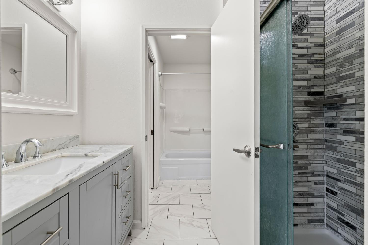 899 E Woodside Lane 3