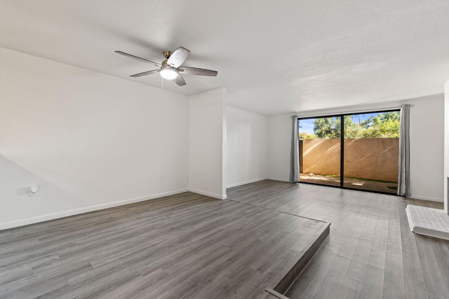 899 E Woodside Lane 3