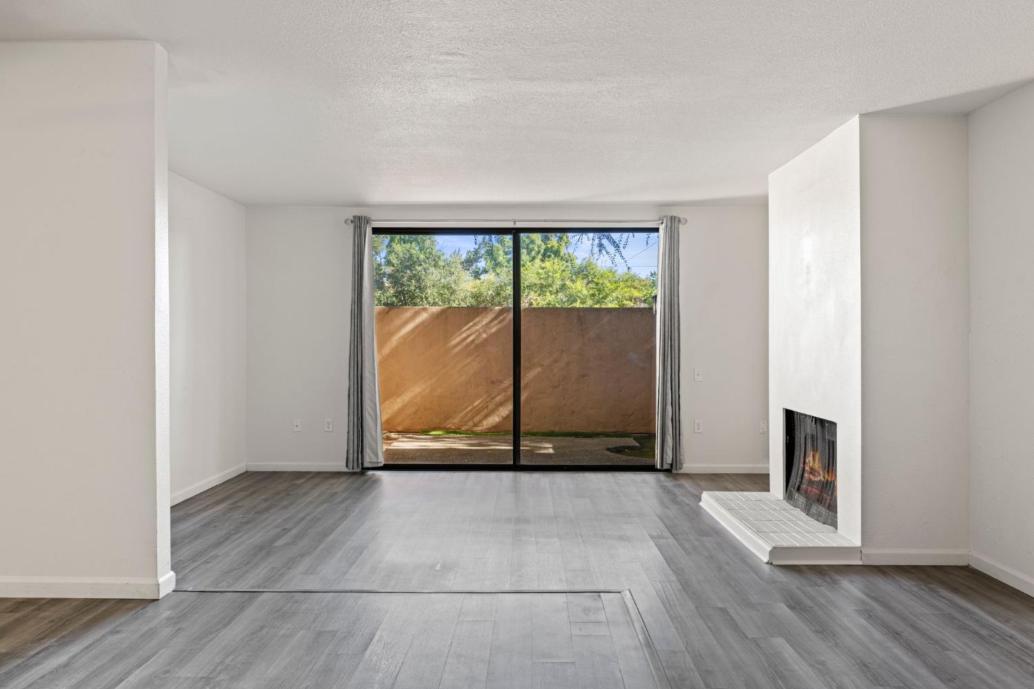 899 E Woodside Lane 3