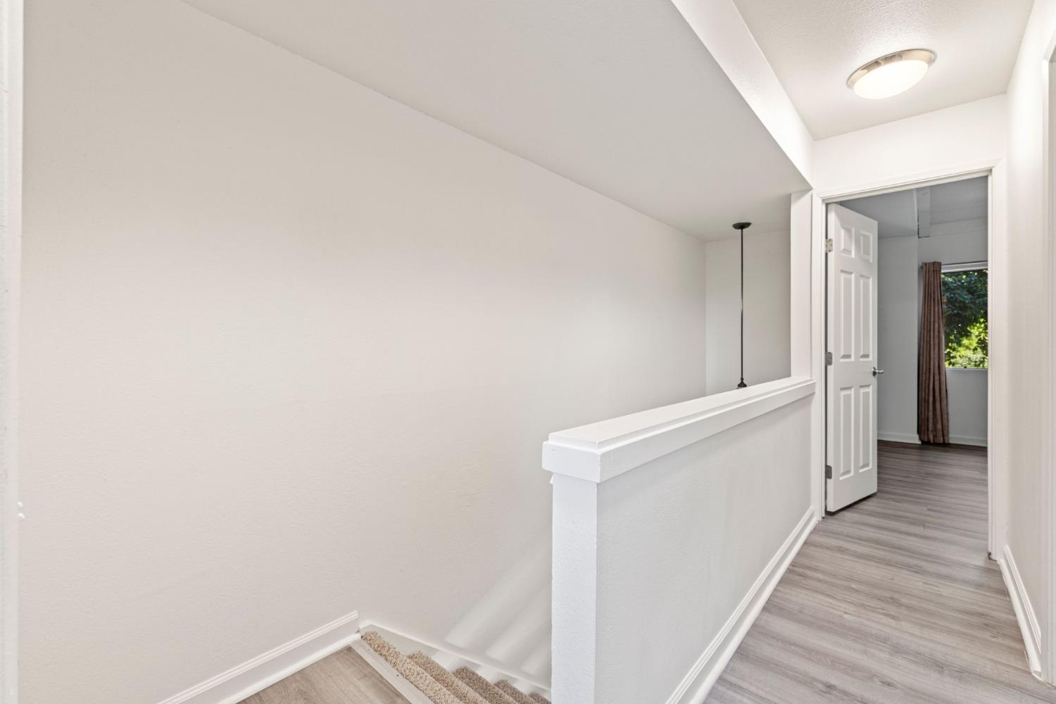 899 E Woodside Lane 3