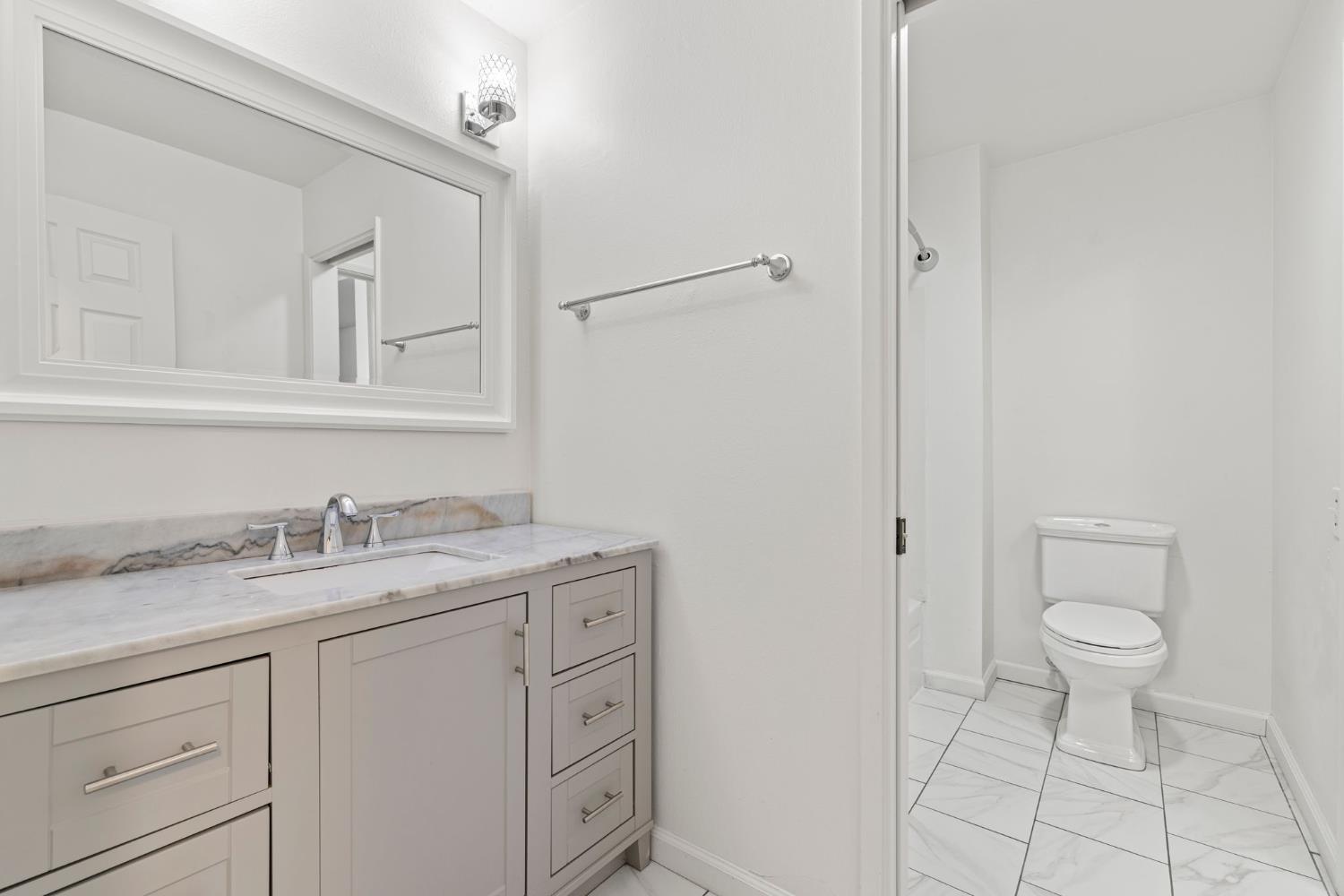 899 E Woodside Lane 3