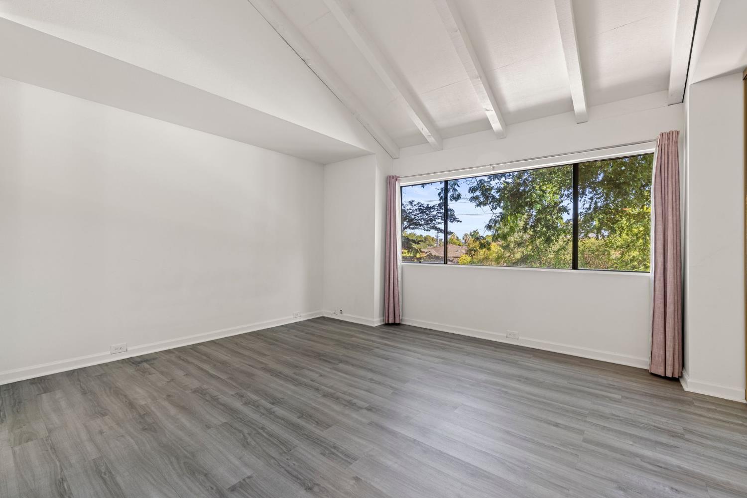 899 E Woodside Lane 3