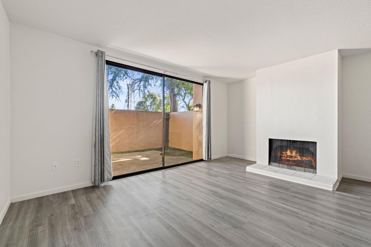 899 E Woodside Lane 3
