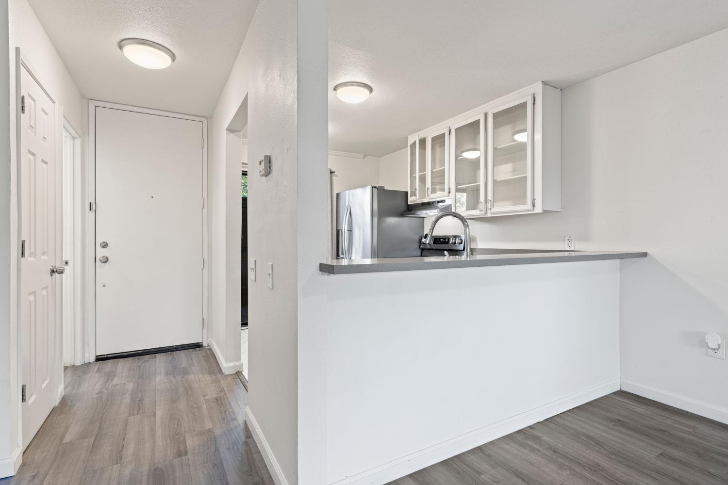 899 E Woodside Lane 3