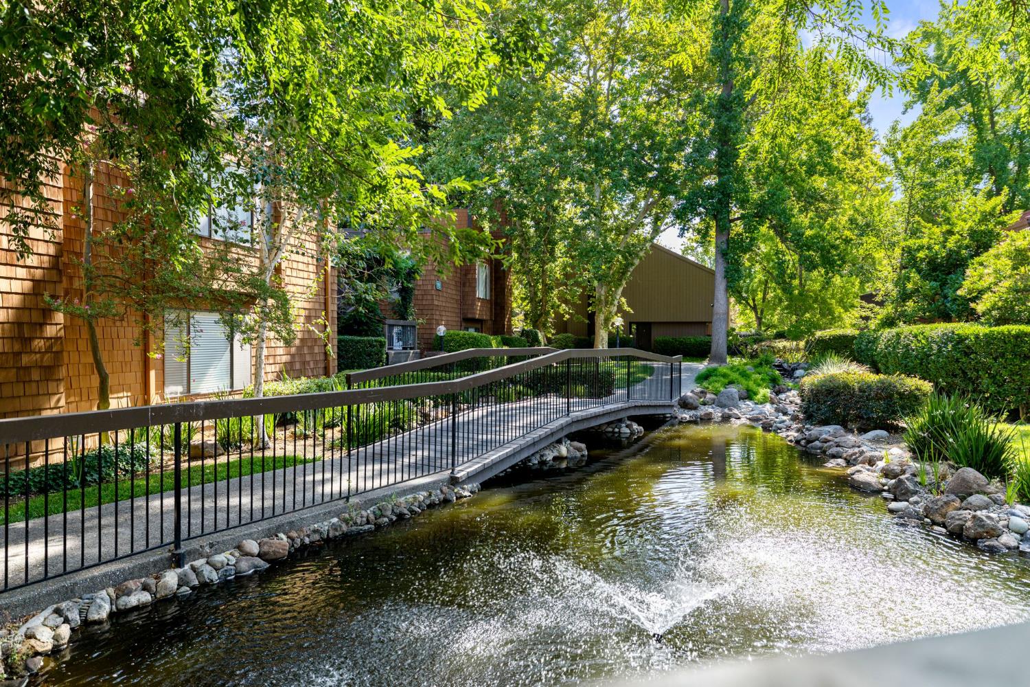 899 E Woodside Lane 3