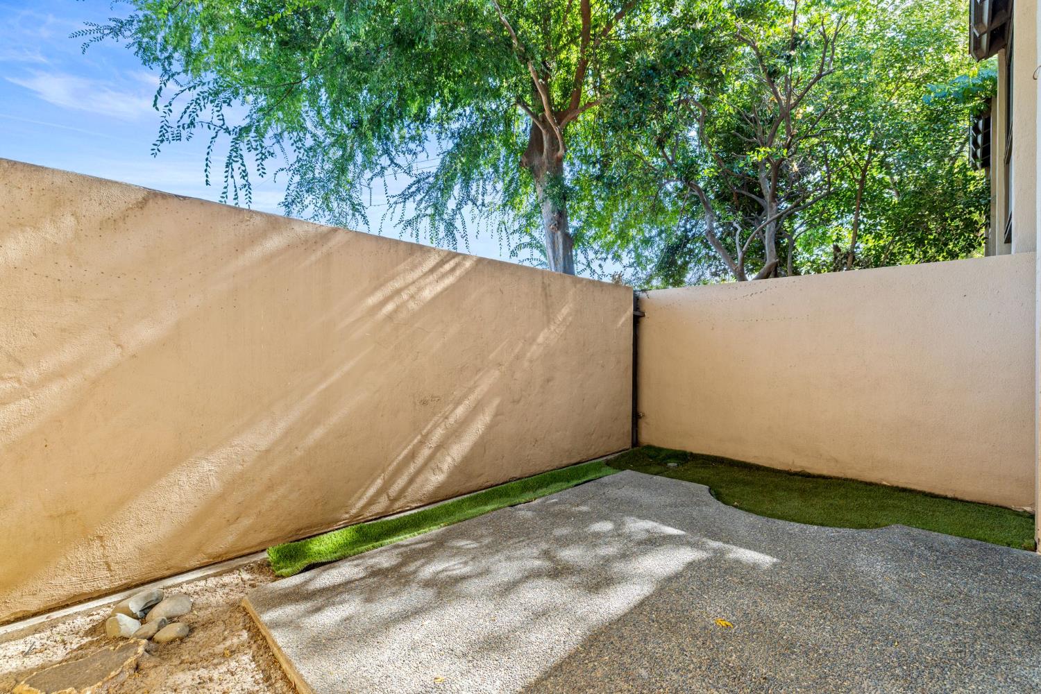 899 E Woodside Lane 3