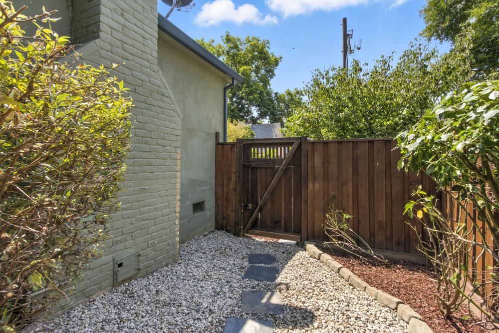 1861 Caramay Way