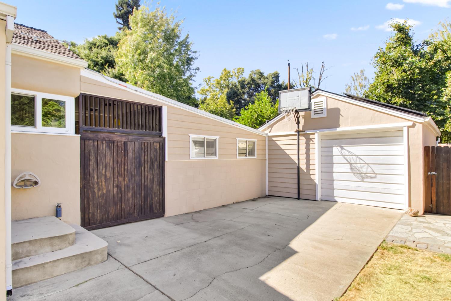 625 Robertson Way