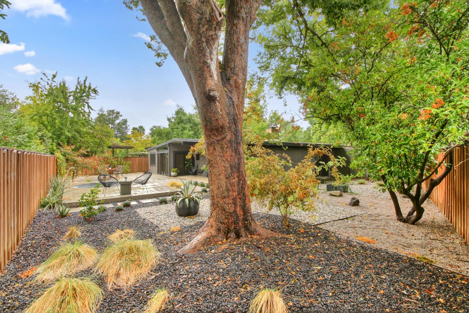 2104 Hamlet Place
