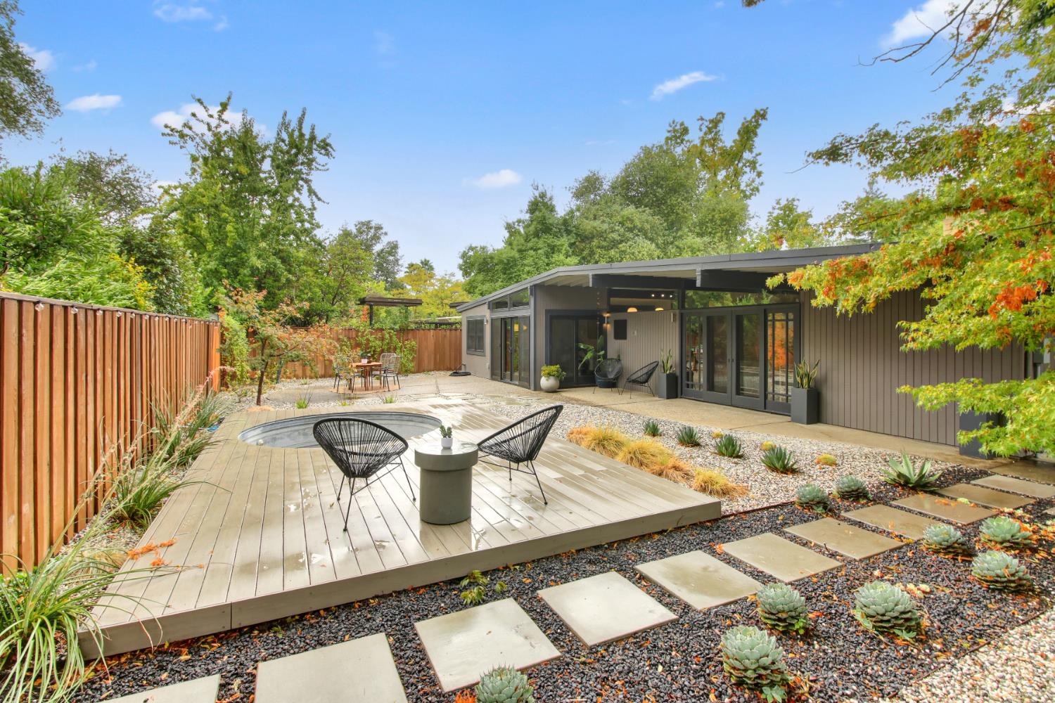 2104 Hamlet Place