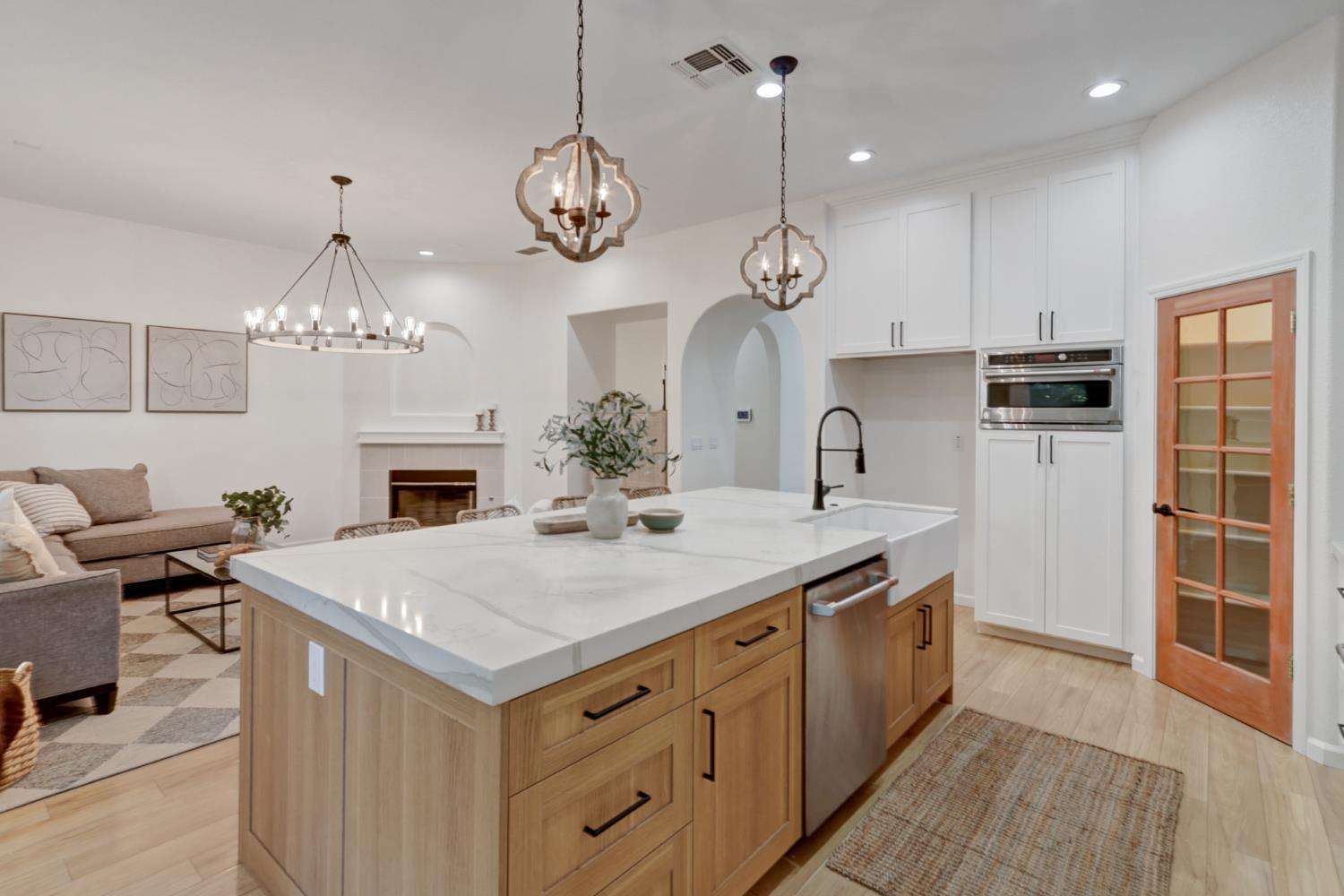 6219 Riverbank Circle