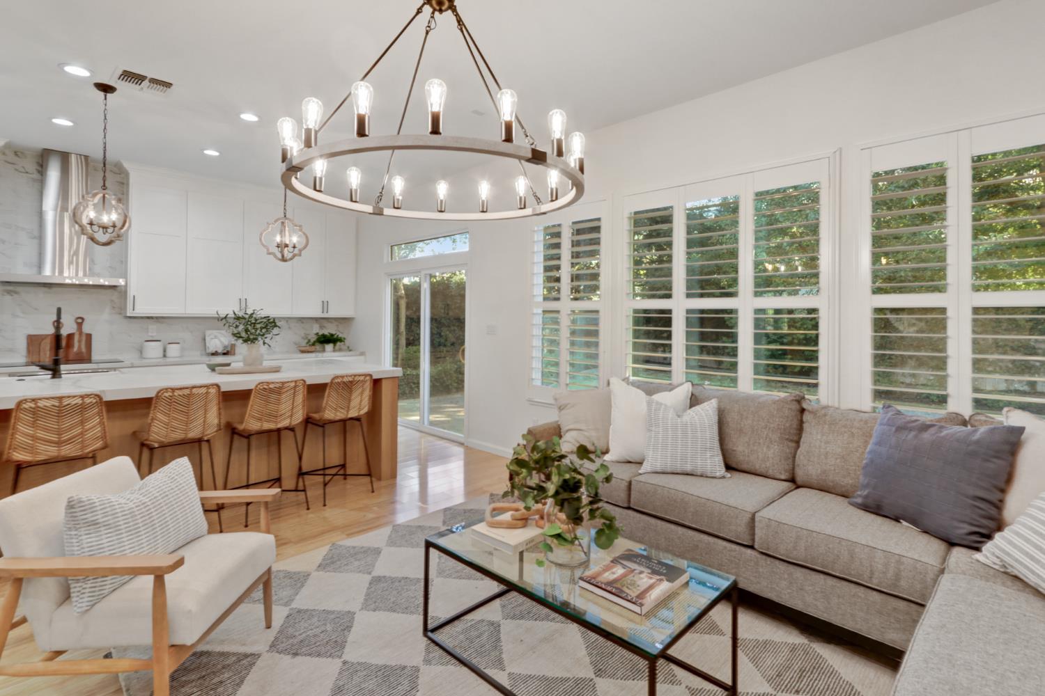 6219 Riverbank Circle