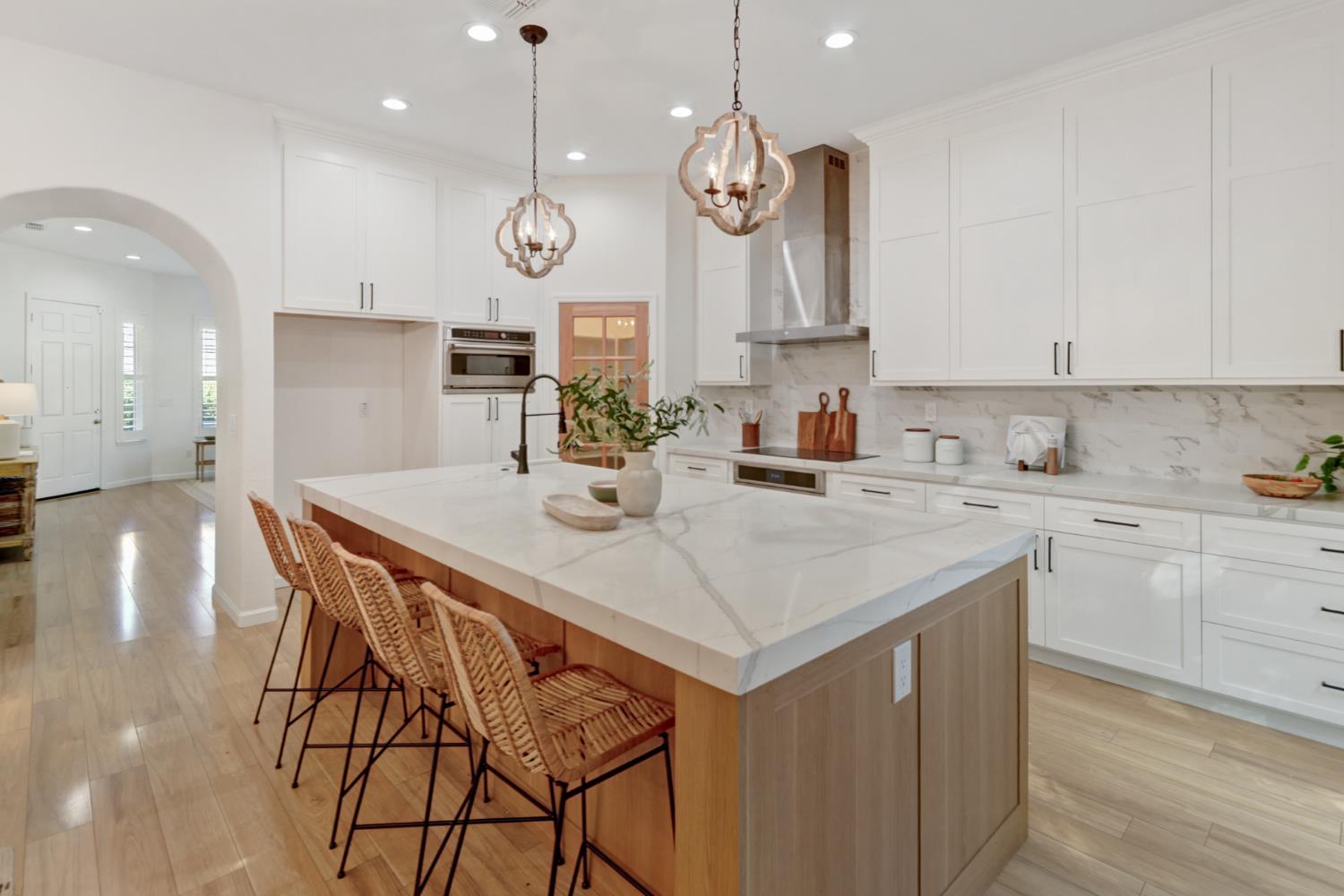 6219 Riverbank Circle